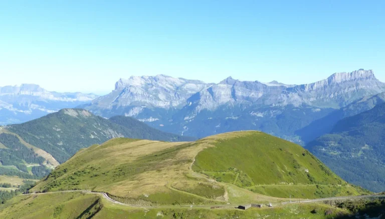 Découvrez le Mont Lachat : localisation et activités